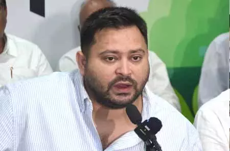 तेजस्वी यादव ने बिहार की ‘डबल इंजन’ सरकार को खटारा कहा, चुनाव आयोग पर भाजपा पक्षपात का आरोप तेजस्वी यादव ने बिहार की ‘डबल इंजन’ सरकार को खटारा कहा, चुनाव आयोग पर भाजपा पक्षपात का आरोप