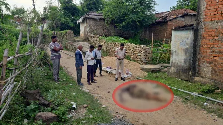 बेटे ने कुल्हाड़ी से मां की हत्या, झाड़-फूंक और पारिवारिक तनाव बनी मौत की वजह बेटे ने कुल्हाड़ी से मां की हत्या, झाड़-फूंक और पारिवारिक तनाव बनी मौत की वजह