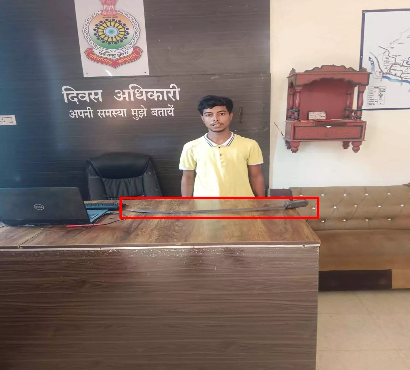 सरकंडा पुलिस की बड़ी कार्रवाई, तलवार लहराते बदमाश को गिरफ्तार सरकंडा पुलिस की बड़ी कार्रवाई, तलवार लहराते बदमाश को गिरफ्तार