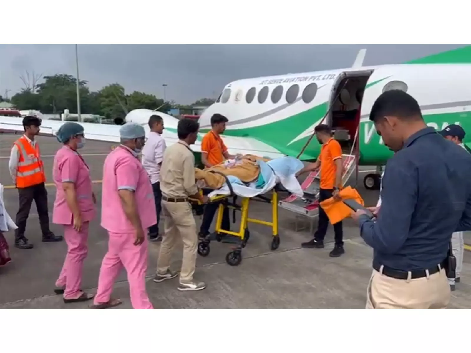 इंदौर ट्रक दुर्घटना में घायल नाबालिग को बेहतर इलाज के लिए ले जाया गया Mumbai इंदौर ट्रक दुर्घटना में घायल नाबालिग को बेहतर इलाज के लिए ले जाया गया Mumbai