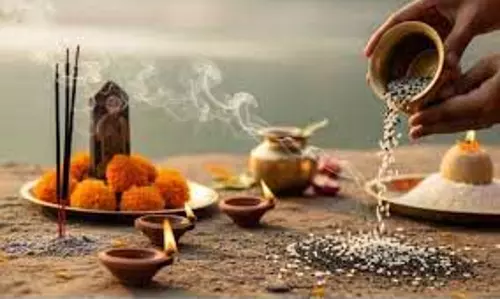 Sarva Pitra Amavasya 2025: सर्व पितृ अमावस्या पर कैसे करें पिंडदान और तर्पण, जानें पूरी विधि