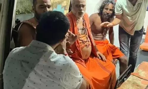 4 साधुओं की मौत, बोलेरो का टायर फटने से हुआ बड़ा हादसा 4 साधुओं की मौत, बोलेरो का टायर फटने से हुआ बड़ा हादसा
