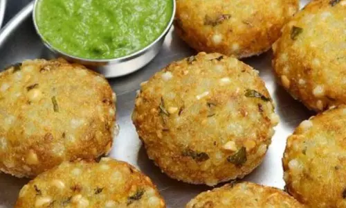 Sabudana Vada: यह व्रत के दौरान खाने के लिए एकदम सही व्यंजन है Sabudana Vada: यह व्रत के दौरान खाने के लिए एकदम सही व्यंजन है