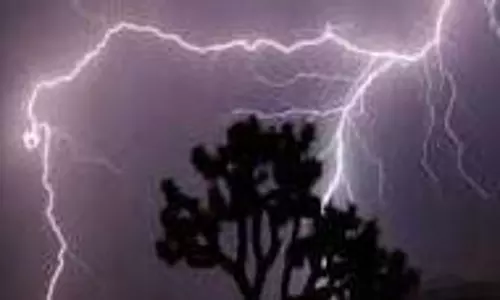 Pratapgarh: आकाशीय बिजली गिरने से महिला की मौत, एक अन्य झुलसी Pratapgarh: आकाशीय बिजली गिरने से महिला की मौत, एक अन्य झुलसी