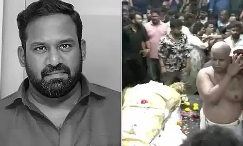 रोबो शंकर का अंतिम संस्कार : राजनीतिक और फिल्मी हस्तियों ने दी श्रद्धांजलि रोबो शंकर का अंतिम संस्कार : राजनीतिक और फिल्मी हस्तियों ने दी श्रद्धांजलि