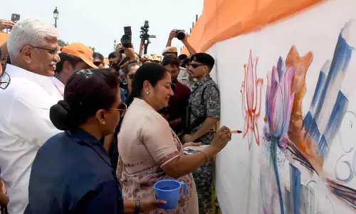 एनडीएमसी ने 10 किलोमीटर लंबी लाइव कैनवास पेंटिंग के साथ विश्व रिकॉर्ड बनाया