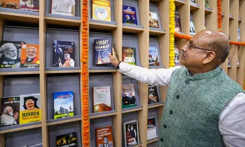 दिल्ली विधानसभा पुस्तकालय में पीएम मोदी पर विशेष गैलरी का उद्घाटन
