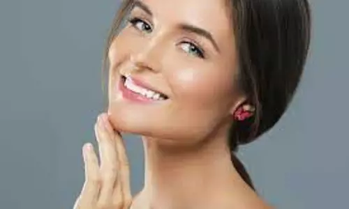 Skin Care: रात में सोते समय अपने गालों पर रगड़ना शुरू करें ये प्राकृतिक चीजें, चमक उठेगा चेहरा