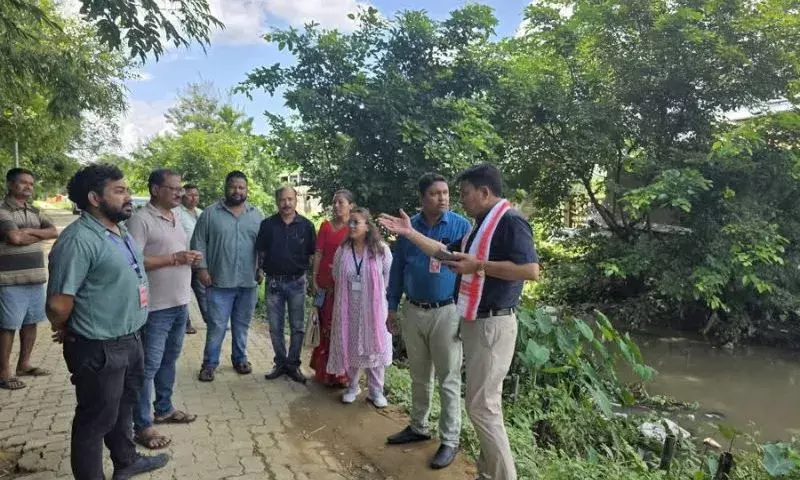 Assam: डिगबोई में बाढ़ग्रस्त इलाकों में नगरपालिका, आईओसीएल और विधायक हरकत में आए