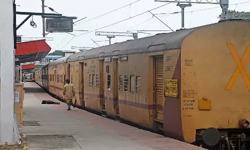 Bengaluru : छह साल से चल रही है विशेष ट्रेन Bengaluru : छह साल से चल रही है विशेष ट्रेन