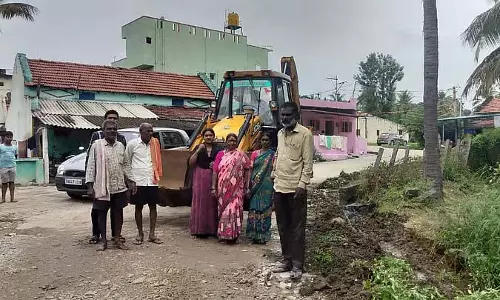 Harohalli : अपने पैसों से सीवर की सफाई
