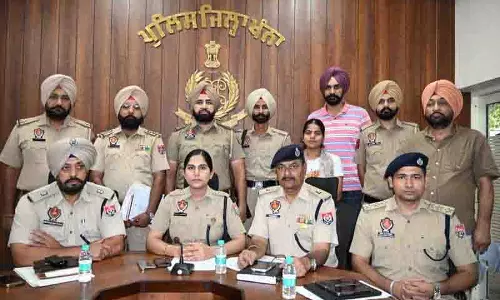 Khanna Police ने बड़े पोंजी घोटाले का पर्दाफाश किया, 7 महीने में 122 करोड़ रुपये का लेनदेन, 4 गिरफ्तार Khanna Police ने बड़े पोंजी घोटाले का पर्दाफाश किया, 7 महीने में 122 करोड़ रुपये का लेनदेन, 4 गिरफ्तार