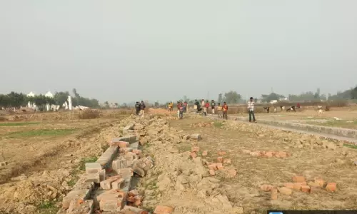 Lucknow: गोमतीनगर में भूखंडों पर गैरकानूनी गतिविधि