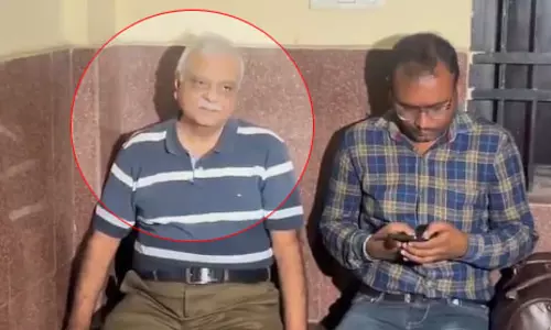 गिरफ्तारी देने कोर्ट में भटक रहा पूर्व IAS, इतिहास में पहली बार हो रहा ऐसा