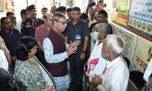 राज्यपाल ने करनाल गांव के स्वास्थ्य केंद्र का दौरा किया