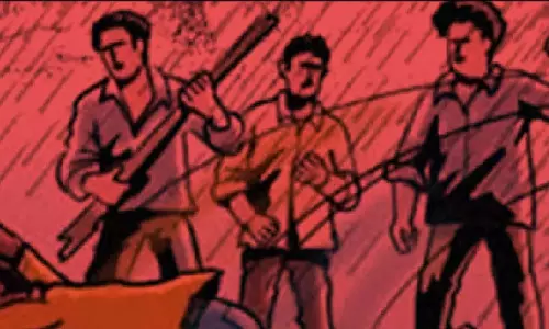 चाय दुकान में कुर्सी को लेकर मचा बवाल, दो गुटों में जमकर हुई मारपीट