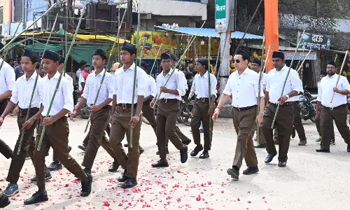 राष्ट्रीय स्वयंसेवक संघ ने बसना में किया भव्य पथ संचलन का आयोजन