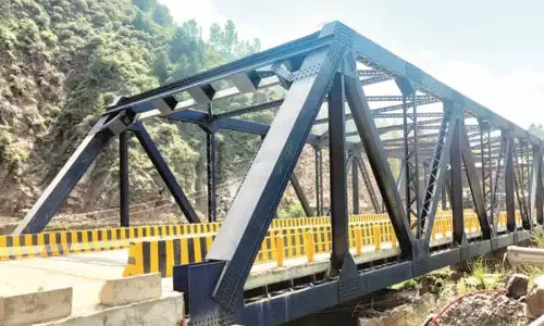उरी के स्थानीय लोगों ने नवनिर्मित एनएस पुल को खोलने की मांग की उरी के स्थानीय लोगों ने नवनिर्मित एनएस पुल को खोलने की मांग की