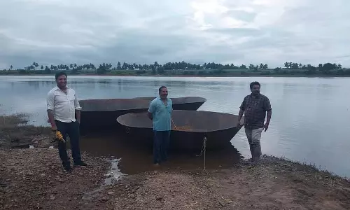 तुंगभद्रा नदी में अवैध रेत खनन: 3 राफ्ट जब्त