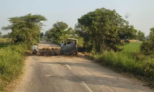 Haryana : हिसार में क्षतिग्रस्त सड़कों से यात्रियों को परेशानी