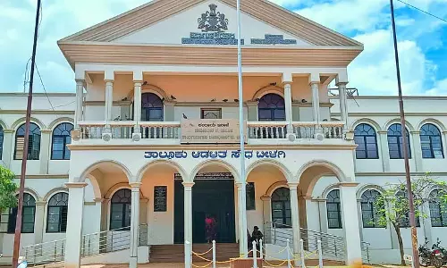 Karnataka : तालुक अस्पताल में लिफ्ट न होने से बुजुर्गों और बच्चों को परेशानी Karnataka : तालुक अस्पताल में लिफ्ट न होने से बुजुर्गों और बच्चों को परेशानी