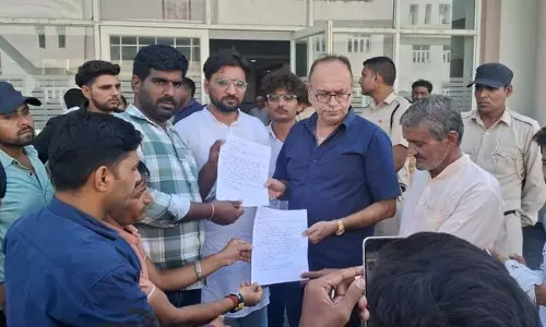 Haryana : भिवानी विश्वविद्यालय के छात्रों ने फीस वृद्धि और परीक्षा परिणाम में देरी का विरोध किया Haryana : भिवानी विश्वविद्यालय के छात्रों ने फीस वृद्धि और परीक्षा परिणाम में देरी का विरोध किया