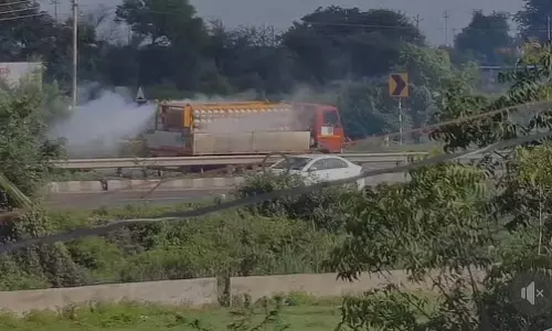पुणे-नासिक राजमार्ग पर गैस रिसाव से यातायात प्रभावित पुणे-नासिक राजमार्ग पर गैस रिसाव से यातायात प्रभावित