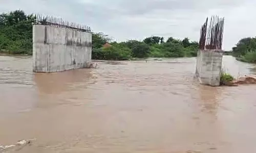 बोम्मनला हल्ला पुल बह गया: यातायात बाधित