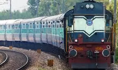Dhanbad मंडल में रेल रोको हड़ताल, प्रभावित ट्रेनों की सूची जारी Dhanbad मंडल में रेल रोको हड़ताल, प्रभावित ट्रेनों की सूची जारी