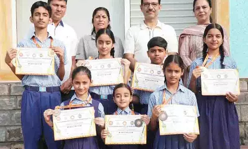 Himachal: पदकों की भरमार, दून वैली के छात्रों ने राज्य स्तरीय योग प्रतियोगिता में अपना दबदबा बनाया Himachal: पदकों की भरमार, दून वैली के छात्रों ने राज्य स्तरीय योग प्रतियोगिता में अपना दबदबा बनाया