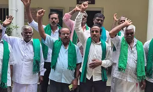 तम्बाकू उत्पादकों ने 29 तारीख को जिला कलेक्टर कार्यालय का घेराव किया