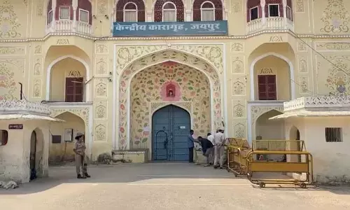 Jaipur की उच्च सुरक्षा वाली जेल से दो कैदी दीवार फांदकर फरार