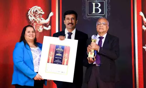TBGKS ने 35 प्रतिशत लाभ हिस्सेदारी की मांग की, SCCL कर्मचारियों ने सिंगरेनी भवन का घेराव किया