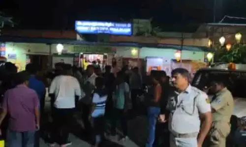 Balasore: ज्वेलरी व्यापारी पर हमला, लाखों की लूट Balasore: ज्वेलरी व्यापारी पर हमला, लाखों की लूट