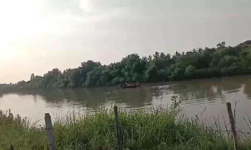 Odisha: मगरमच्छ ने महिला को पानी में खींचा, हुई लापता Odisha: मगरमच्छ ने महिला को पानी में खींचा, हुई लापता