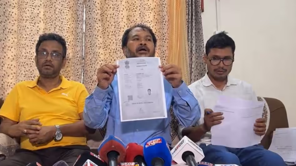 Assam : अखिल गोगोई ने प्रमोद बोरो पर चुनावी हलफनामे में जमीन के रिकॉर्ड छिपाने का आरोप Assam : अखिल गोगोई ने प्रमोद बोरो पर चुनावी हलफनामे में जमीन के रिकॉर्ड छिपाने का आरोप