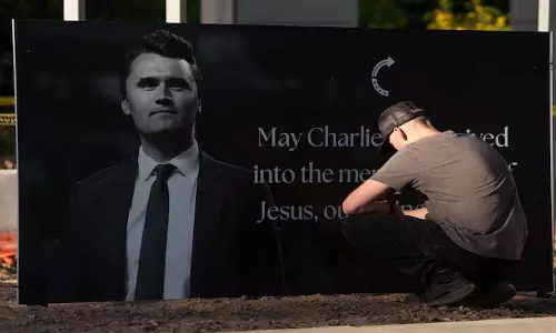 वेबसाइट ने Charlie की हत्या का जश्न मनाने वाले पोस्टों को निशाना बनाया, हत्यारों का पर्दाफाश वेबसाइट ने Charlie की हत्या का जश्न मनाने वाले पोस्टों को निशाना बनाया, हत्यारों का पर्दाफाश