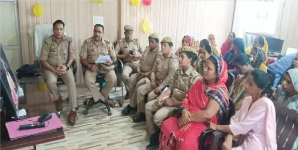 Mohammadabad: महिला सशक्तिकरण कार्यक्रम को महिलाओं ने देखा लाइव