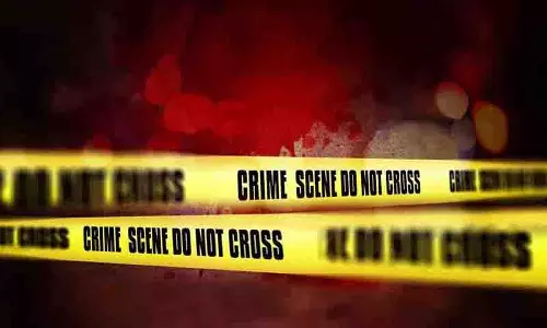 Suryapet में शराबी पिता ने एक साल की बेटी की पीट-पीटकर हत्या कर दी Suryapet में शराबी पिता ने एक साल की बेटी की पीट-पीटकर हत्या कर दी