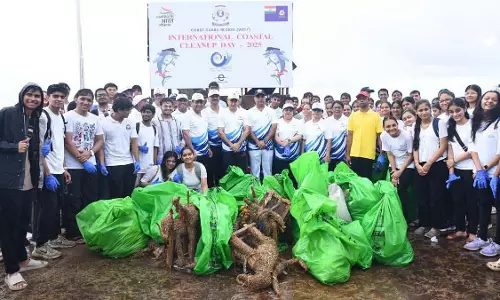 अंतर्राष्ट्रीय तटीय सफाई दिवस 2025 पर गिरगांव चौपाटी और जुहू में समुद्र तट सफाई अभियान चलाया