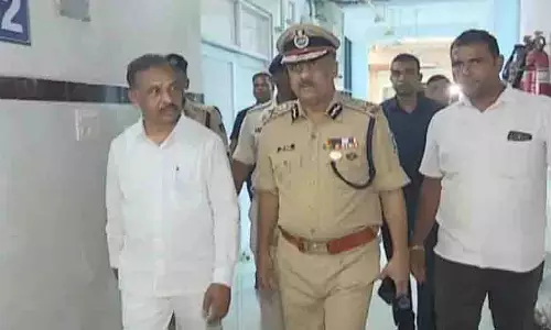 ओडिशा DGP ने माओवादी मुठभेड़ में घायल SOG जवान से की मुलाकात