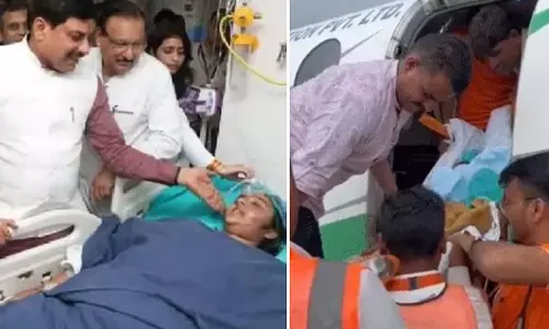 CM के आदेश के बाद इंदौर ट्रक दुर्घटना पीड़ित को विशेष सर्जरी के लिए मुंबई ले जाया गया CM के आदेश के बाद इंदौर ट्रक दुर्घटना पीड़ित को विशेष सर्जरी के लिए मुंबई ले जाया गया