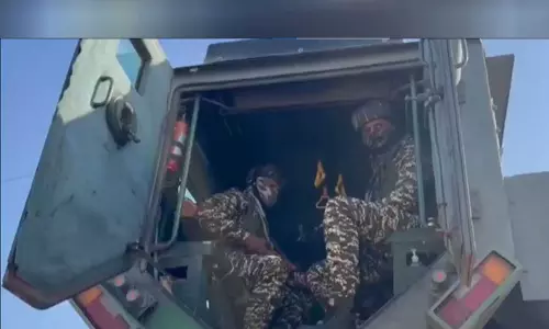 Udhampur में आतंकी मुठभेड़ के बाद जम्मू-श्रीनगर राजमार्ग पर सुरक्षा कड़ी कर दी गई