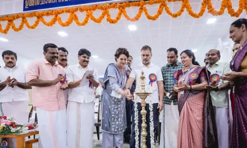 राहुल गांधी और प्रियंका गांधी ने ओमन चांडी मेमोरियल ऑडिटोरियम का किया उद्घाटन
