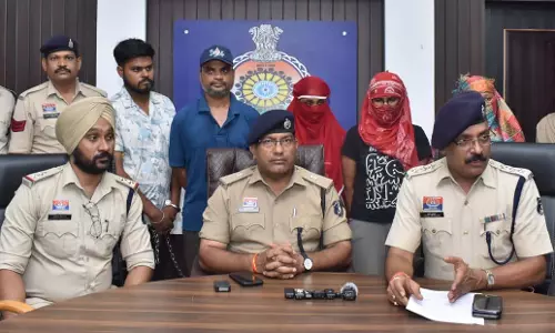 शेयर मार्केट में निवेश के नाम पर 12 करोड़ की ठगी, आरोपी गिरफ्तार शेयर मार्केट में निवेश के नाम पर 12 करोड़ की ठगी, आरोपी गिरफ्तार