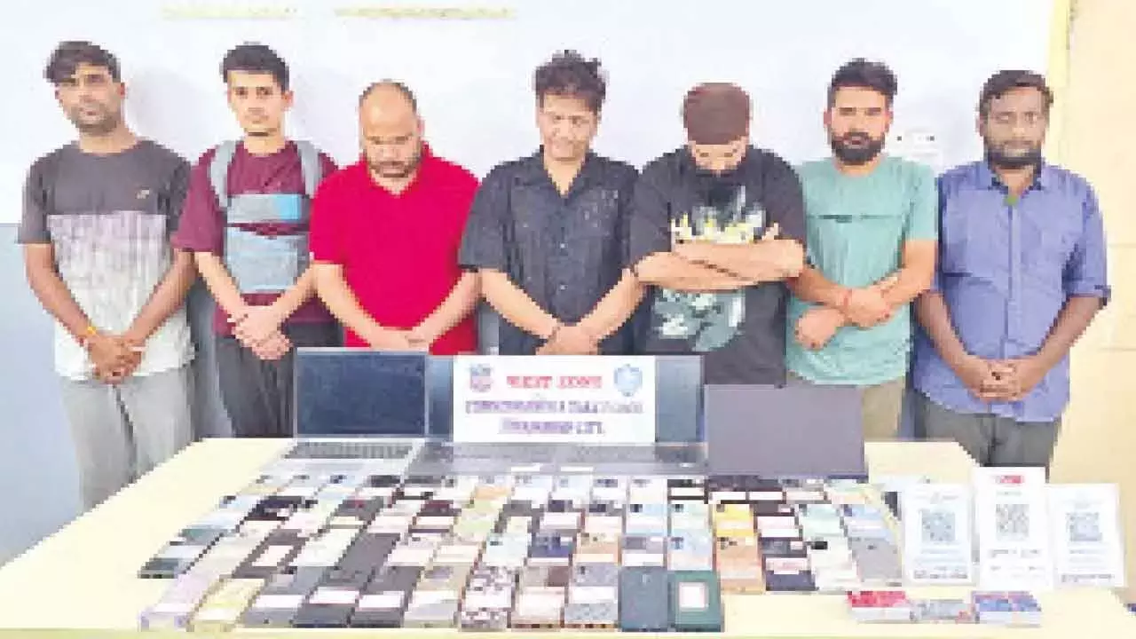 Telangana: पुलिस ने ऑनलाइन सट्टेबाजी रैकेट का भंडाफोड़ किया, 7 गिरफ्तार Telangana: पुलिस ने ऑनलाइन सट्टेबाजी रैकेट का भंडाफोड़ किया, 7 गिरफ्तार