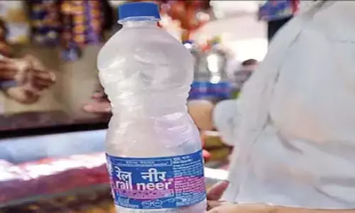 GST में कटौती के बाद रेलवे ने रेल नीर की कीमतें घटाईं GST में कटौती के बाद रेलवे ने रेल नीर की कीमतें घटाईं
