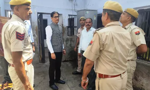 मुख्य न्यायिक मजिस्ट्रेट आशुतोष सिंह आढ़ा ने जिला कारागृह सवाई माधोपुर का किया निरीक्षण मुख्य न्यायिक मजिस्ट्रेट आशुतोष सिंह आढ़ा ने जिला कारागृह सवाई माधोपुर का किया निरीक्षण