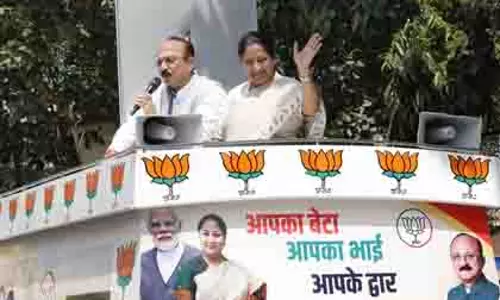 CM रेखा गुप्ता ने घर-घर शासन के लिए मोबाइल कार्यालय शुरू किया