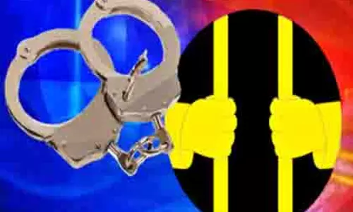 Bengal: नाबालिग बेटी से बलात्कार के आरोप में व्यक्ति को 20 साल की सज़ा Bengal: नाबालिग बेटी से बलात्कार के आरोप में व्यक्ति को 20 साल की सज़ा